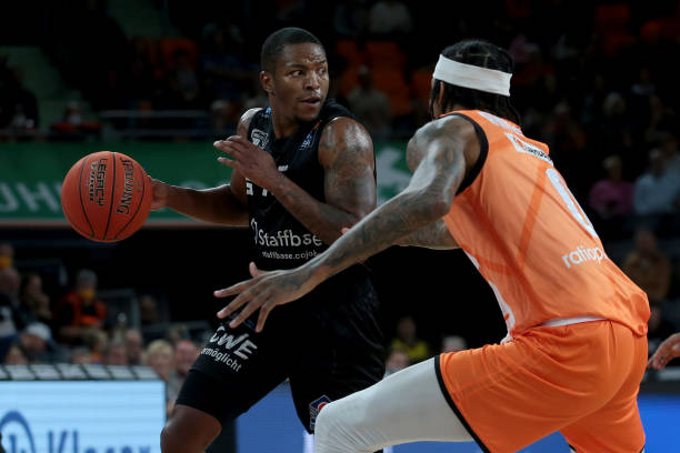 对飞镖产生 对飞镖产生