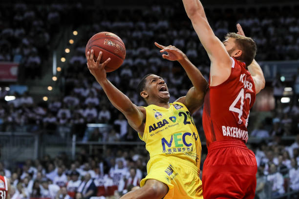 在战略上更 在战略上更